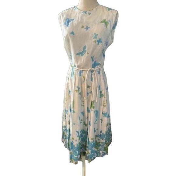 Dresses & Skirts - Vintage Butterfly print dress with pleated skirt